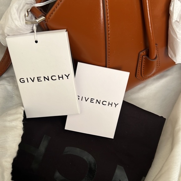 Givenchy Mini Antigona Lock Bag in box leather / Authentic - Picture 8 of 9